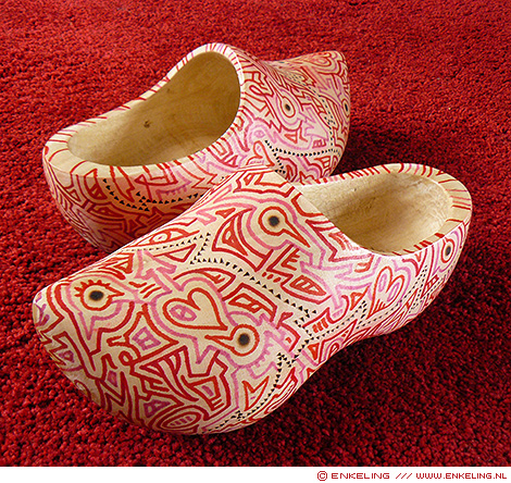 wooden art shoes, wooden shoes, clogs, painted, exhibition, markers, paint, patterns, Enkeling, 2019